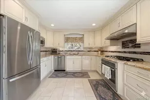 2410 Lodovick Ave, Bronx, NY 10469 - Photo 11