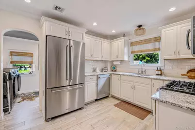 312 Riverside Drive, Riverhead, NY 11901 - Photo 15