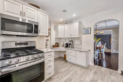 312 Riverside Drive, Riverhead, NY 11901 - Photo 17
