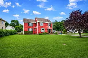 312 Riverside Dr, Riverhead, NY 11901 - Photo 3