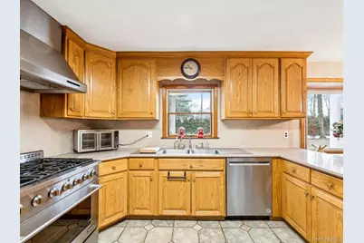 5 Linda Court, Oyster Bay, NY 11771 - Photo 17
