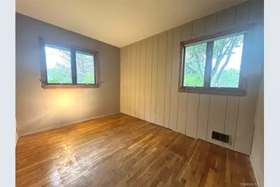 28 Euclid Avenue, Dix Hills, NY 11746 - Photo 17