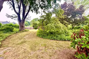 28 Euclid Ave, Dix Hills, NY 11746 - Photo 33