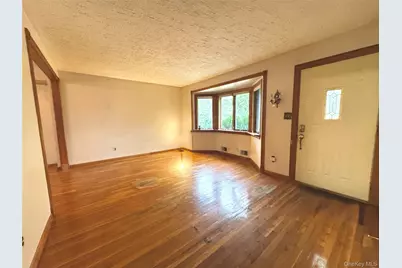 28 Euclid Avenue, Dix Hills, NY 11746 - Photo 5