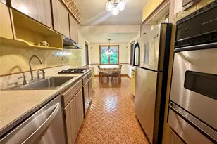 28 Euclid Ave, Dix Hills, NY 11746 - Photo 11
