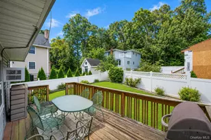 35 Sanford St, Huntington Station, NY 11746 - Photo 13