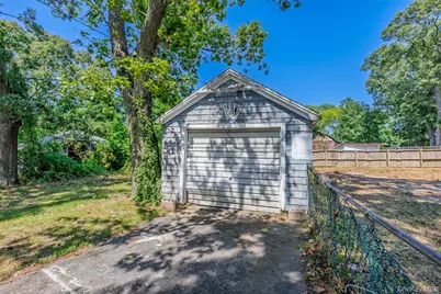 426 Riverleigh Avenue, Riverside, NY 11901 - Photo 15