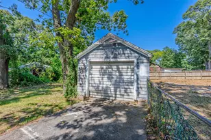 426 Riverleigh Ave, Riverside, NY 11901 - Photo 15