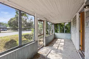 426 Riverleigh Ave, Riverside, NY 11901 - Photo 37