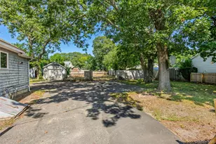 426 Riverleigh Ave, Riverside, NY 11901 - Photo 11