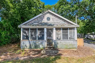 426 Riverleigh Ave, Riverside, NY 11901 - Photo 3