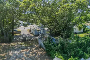 426 Riverleigh Ave, Riverside, NY 11901 - Photo 41