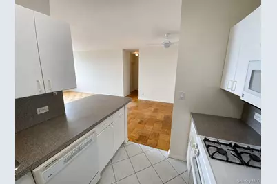 27010 Grand Central Parkway #7C, Floral Park, NY 11005 - Photo 9