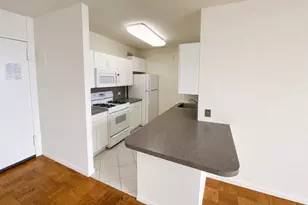 270-10 Grand Central Pkwy, Floral Park, NY 11005 - Photo 5