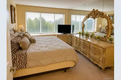 200 High Point Drive #8, Hartsdale, NY 10530 - Photo 11