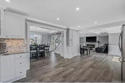 18 Worden Place, West Babylon, NY 11704 - Photo 9
