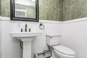214 Park Ave, New Hyde Park, NY 11040 - Photo 17