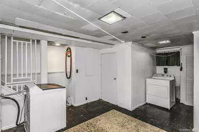 214 Park Avenue, New Hyde Park, NY 11040 - Photo 29