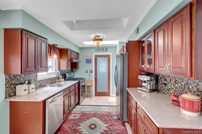 2 Fairhaven Drive, Wheatley Heights, NY 11798 - Photo 9