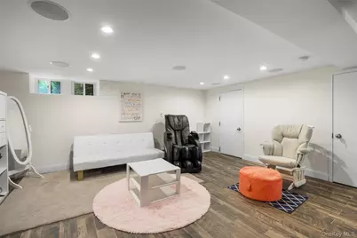76 Chestnut Avenue, Pelham, NY 10803 - Photo 21