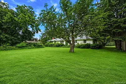 685 Village Lane, Mattituck, NY 11952 - Photo 5