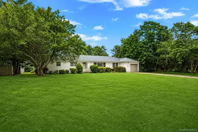 685 Village Lane, Mattituck, NY 11952 - Photo 3