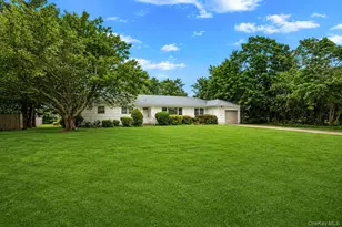 685 Village Ln, Mattituck, NY 11952 - Photo 3