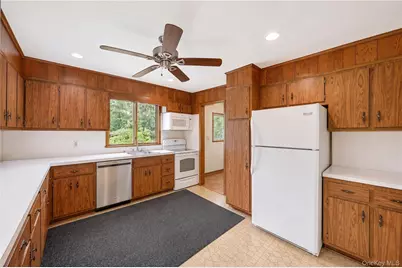 685 Village Lane, Mattituck, NY 11952 - Photo 13