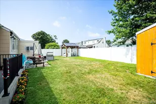 17 Joludow Dr, Massapequa Park, NY 11762 - Photo 23