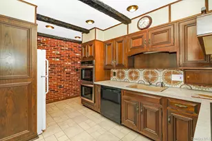 204 Center St, Williston Park, NY 11596 - Photo 17