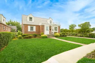 204 Center St, Williston Park, NY 11596 - Photo 3