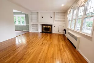 38 Hill Dr, Glen Head, NY 11545 - Photo 9