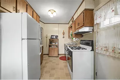 8007 250th Street, Bellerose, NY 11426 - Photo 9