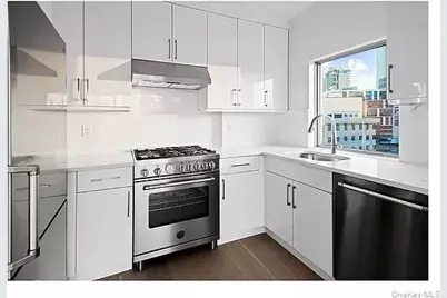 4244 Crescent Street #6B, Long Island City, NY 11101 - Photo 5