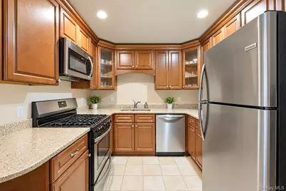 178 Ashley Court, Central Islip, NY 11722 - Photo 7