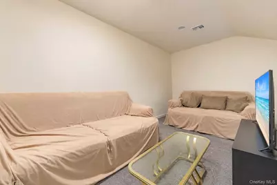 178 Ashley Court, Central Islip, NY 11722 - Photo 11