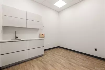131-07 40th Road #E20, Flushing, NY 11354 - Photo 5
