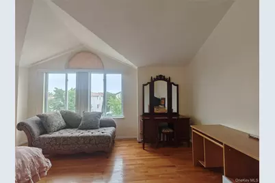 558 Eltingville Boulevard, New York, NY 10312 - Photo 11