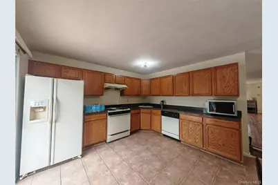558 Eltingville Boulevard, New York, NY 10312 - Photo 5