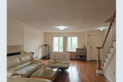558 Eltingville Boulevard, New York, NY 10312 - Photo 3