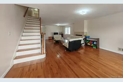 558 Eltingville Boulevard, New York, NY 10312 - Photo 19