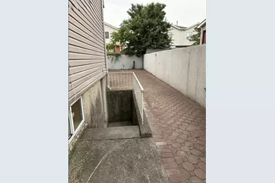 558 Eltingville Boulevard, New York, NY 10312 - Photo 27
