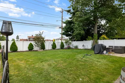 101 Blacksmith Road E, Levittown, NY 11756 - Photo 19