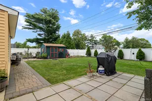 101 Blacksmith Rd E, Levittown, NY 11756 - Photo 17