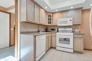 181 Woodbine Ave, Merrick, NY 11566 - Photo 11