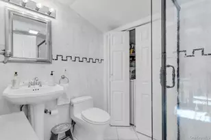 181 Woodbine Ave, Merrick, NY 11566 - Photo 21
