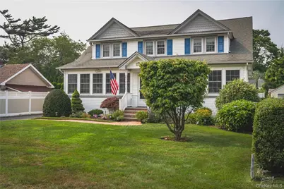 11 Hampton Street, Sayville, NY 11782 - Photo 3