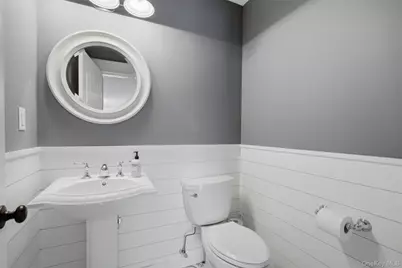 30 Berger Avenue, Amityville, NY 11701 - Photo 23