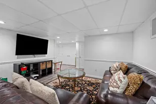 3343 Seawane Dr, Merrick, NY 11566 - Photo 39