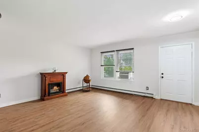 98 Constable Drive, Riverhead, NY 11901 - Photo 5